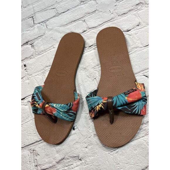 Havaianas Shoes - Havianas Tropical Floral Hawaiian Print flip flops Sandals size 11/12
